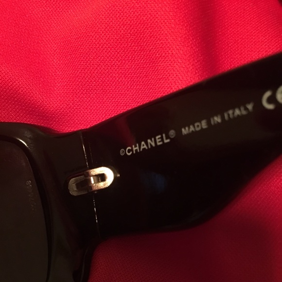 NWOT CHANEL SUNGLASSES - Picture 3 of 3